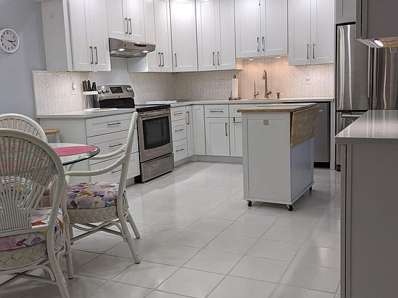 Updated kitchen, newer appliances