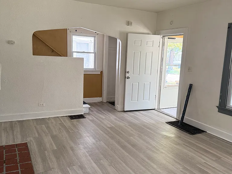 1029 Homer Ave — Photo 2