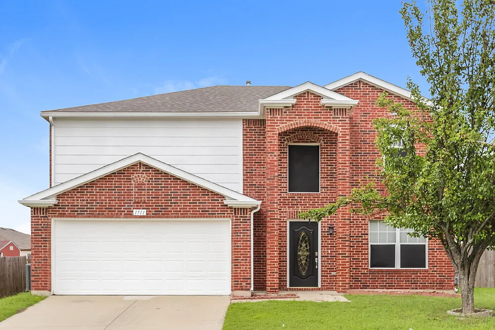 4 bed, 2.5 bath, 2160 sqft, $2,275 — Photo 1