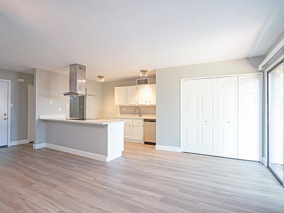 4th image of 810 Sunny Slope Dr