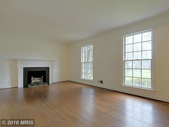 3rd image of 10501 Scarboro Ln