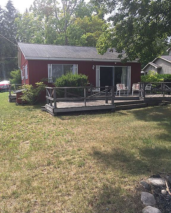 Cottage lakeside