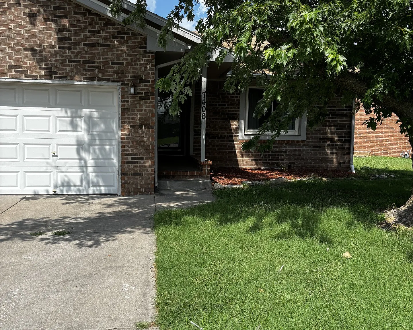 3 bed, 1900 sqft, $1,200 — Photo 1