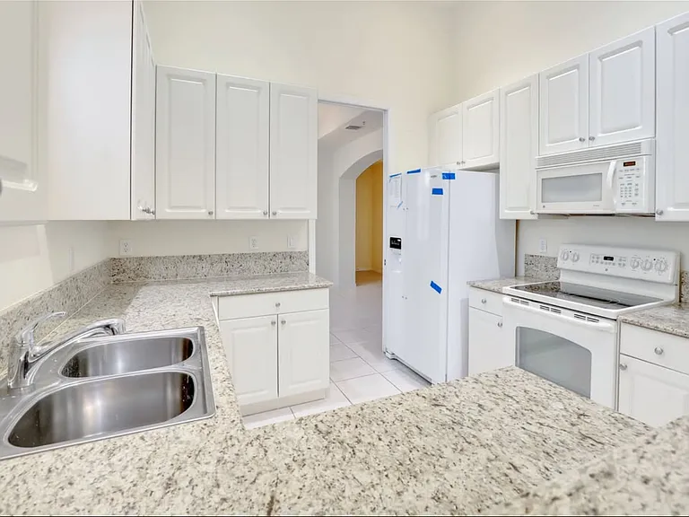 1445 Mariposa Cir — Photo 7
