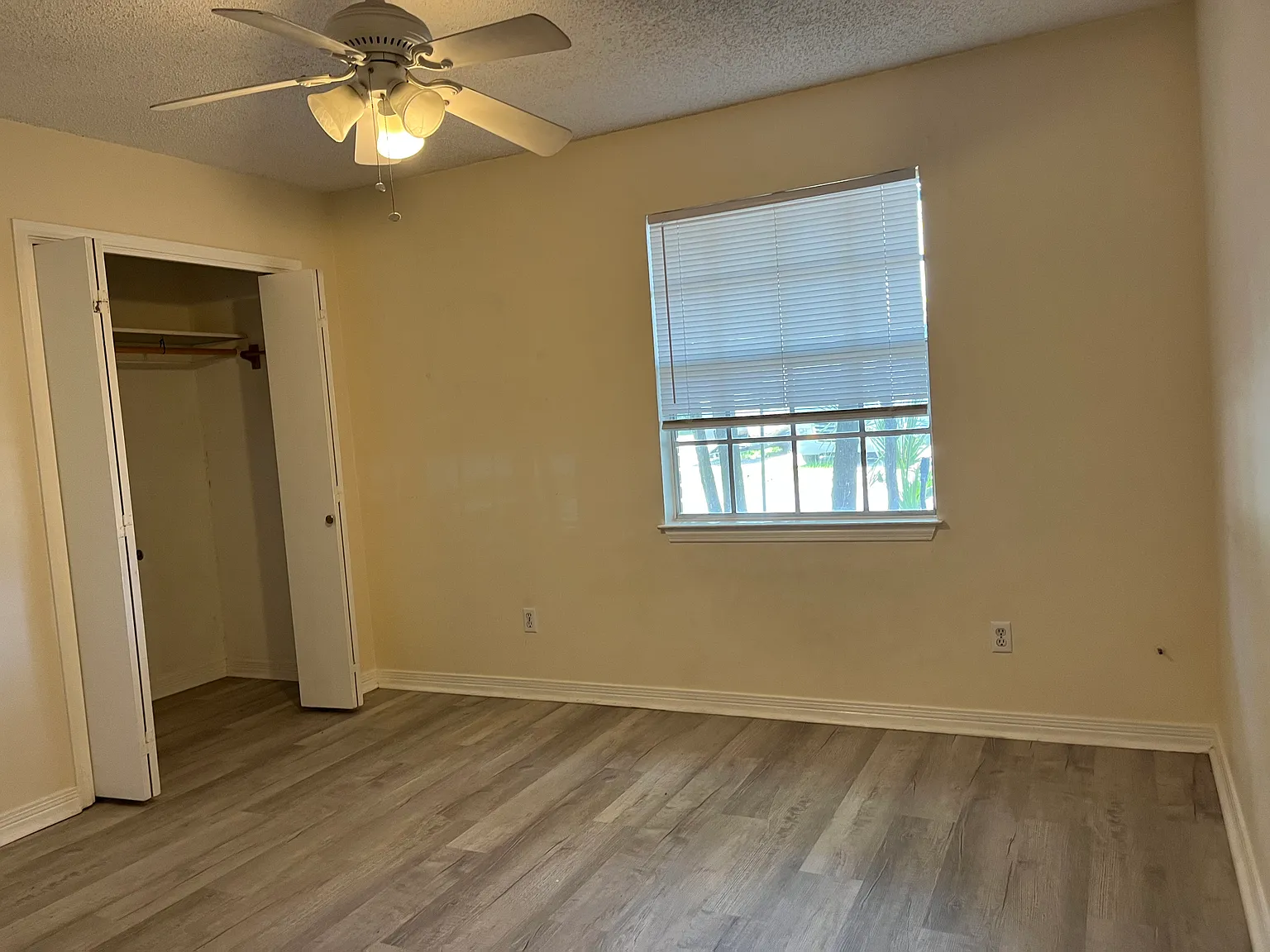 3 bed, 1200 sqft, $1,800 — Photo 4