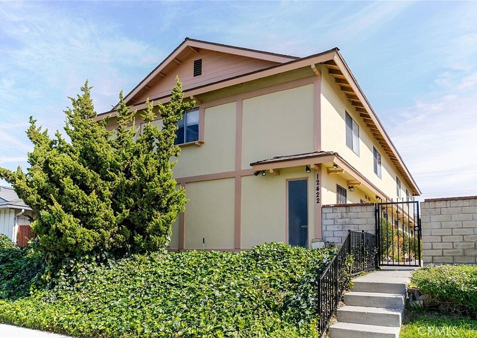 1st image of 12422 Clearglen Ave