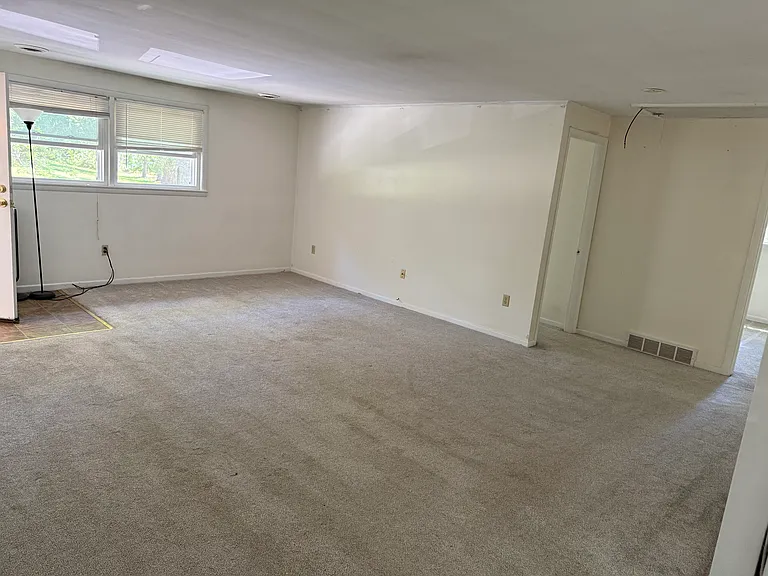 218 Tareyton Dr #1 — Photo 11