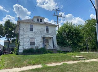 670 Woodlawn Ave, Aurora, IL 60506