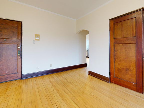 3rd image of 1026 E Pleasant St #302