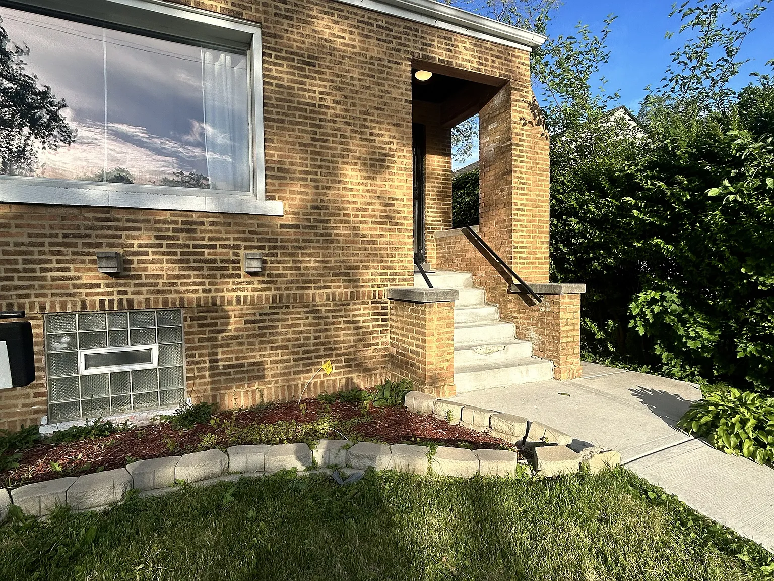 9913 S Parnell Ave — Photo 2