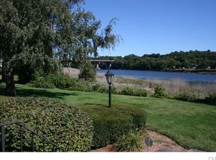 505 Jamestown Rd, Stratford, CT 06614