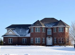 8176 Basil Ct, Neenah, WI 54956