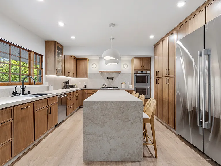 5835 Hillview Park Ave — Photo 39