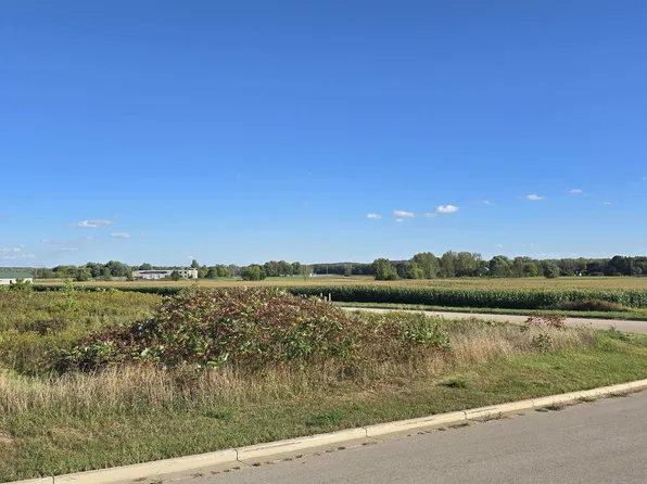 2608 Northpoint Dr, New London, WI 54961