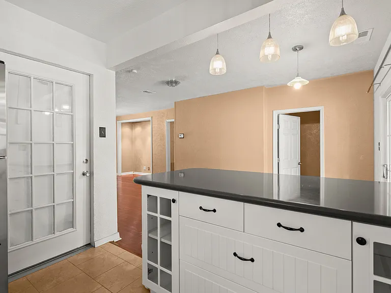 5712 Avenue D — Photo 7