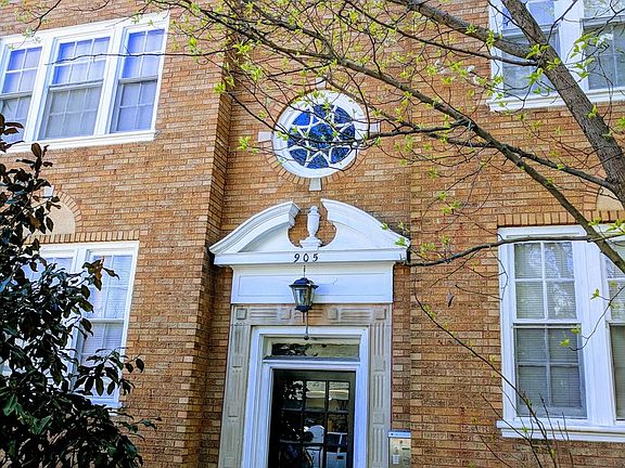 2nd image of 905 N Belmont Ave APT 4