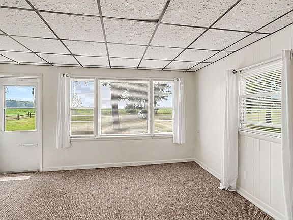 4th image of 16812 Moorepark Rd