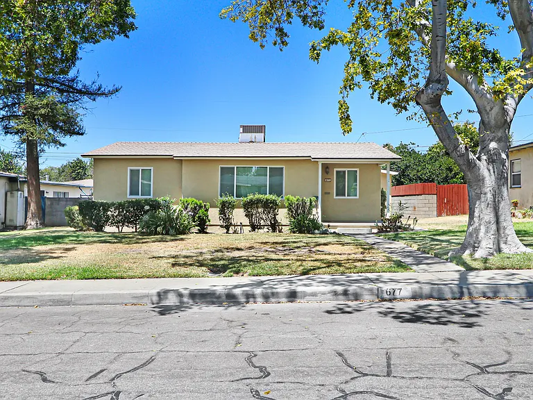 677 N Tulare Way — Photo 1