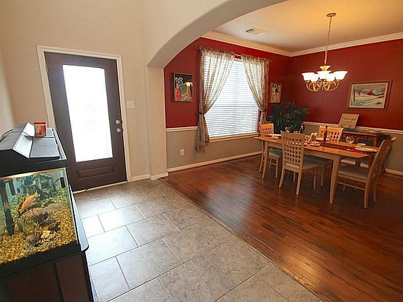 TILE ENTRYWAY IS VERY OPEN