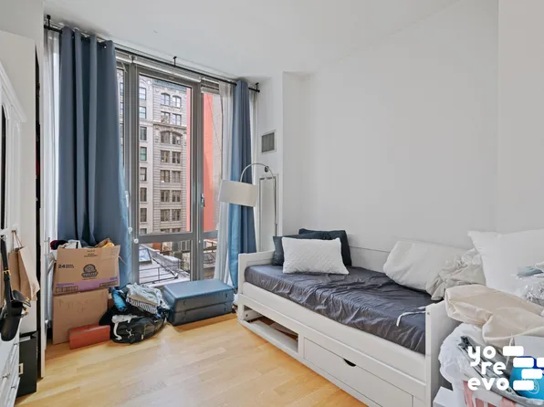 4 West 21st Street image 7 of 8