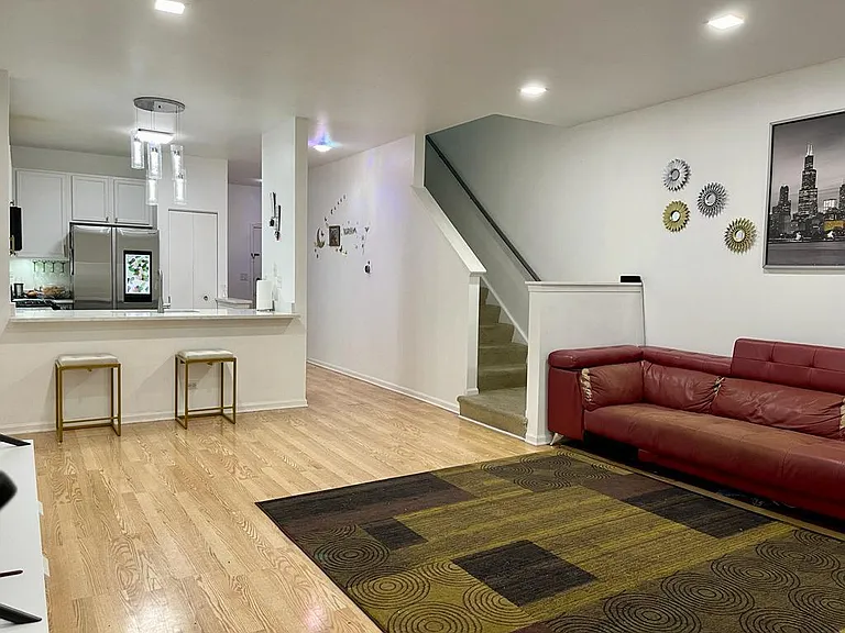 880 Genesee Dr — Photo 4
