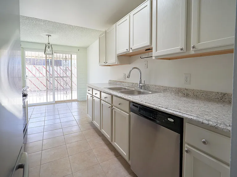 3410 S Mann Ave — Photo 1