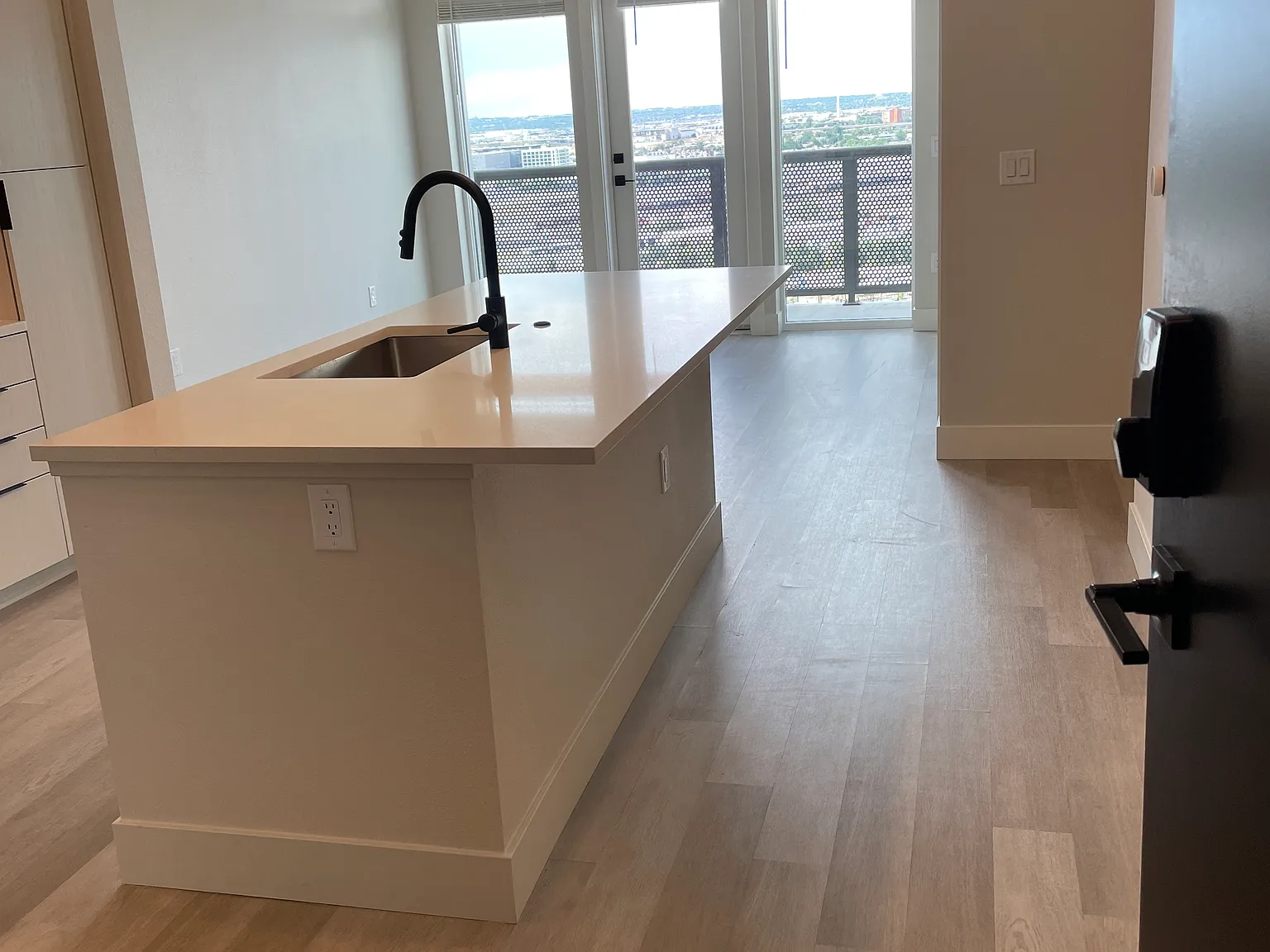 1 bed, 750 sqft, $1,750 — Photo 2