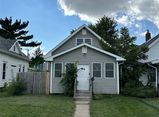 916 9th St SW, Cedar Rapids, IA 52404