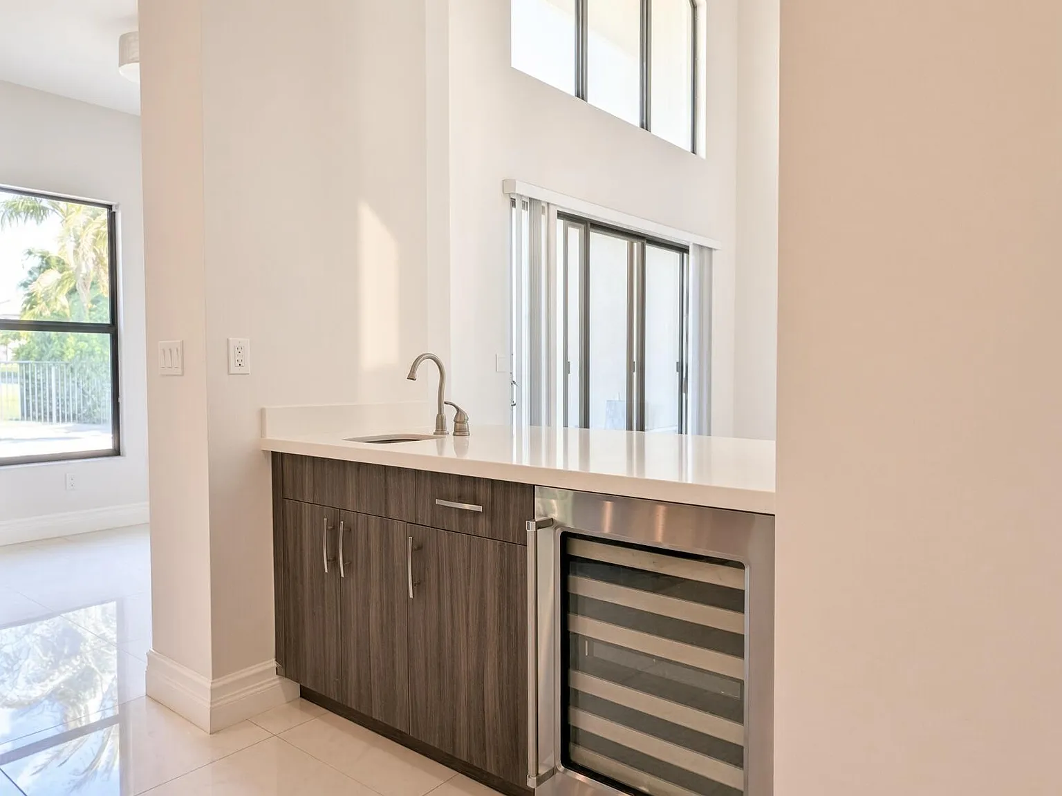 4 bed, 5.0 bath, 3537 sqft, $14,000 — Photo 4