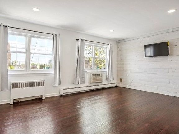 2nd image of 604 Chestnut St #G