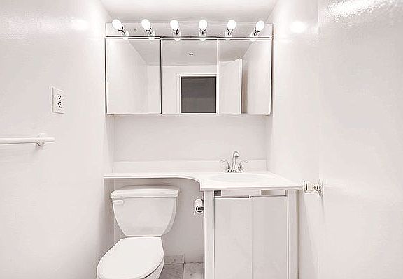 5th image of 131 E 83rd St #6D1