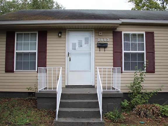 3rd image of 2553 Woodbine Ave