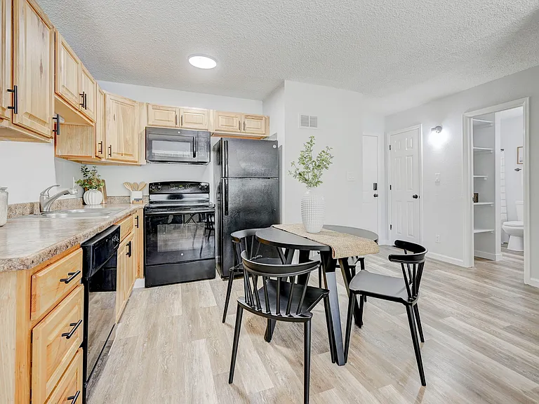Summit View Apartments — Photo 8