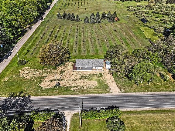 3rd image of 6193 S Pere Marquette Hwy