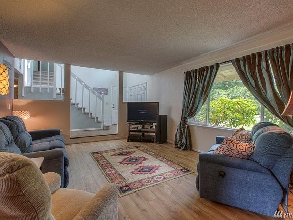 3rd image of 2407 36th Ave SE
