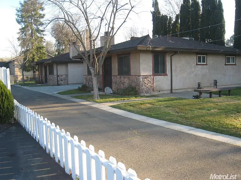 4439 Myrtle Ave