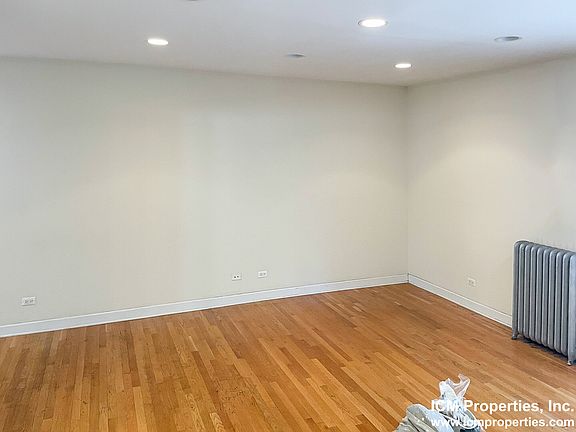 3rd image of 3815 N Pine Grove Ave #1