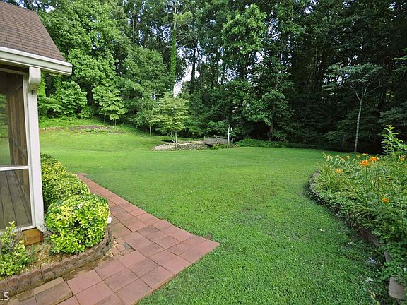 3rd image of 3323 Columbus Dr