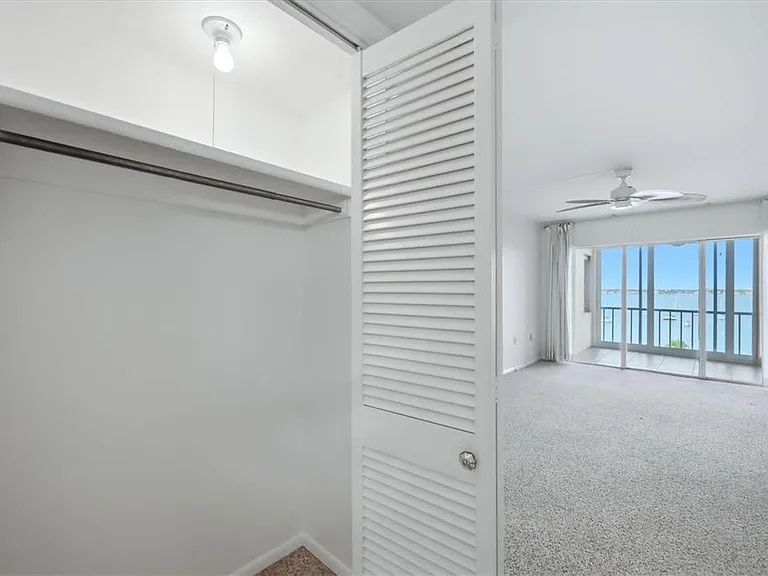 555 S Gulfstream Ave #902 — Photo 25