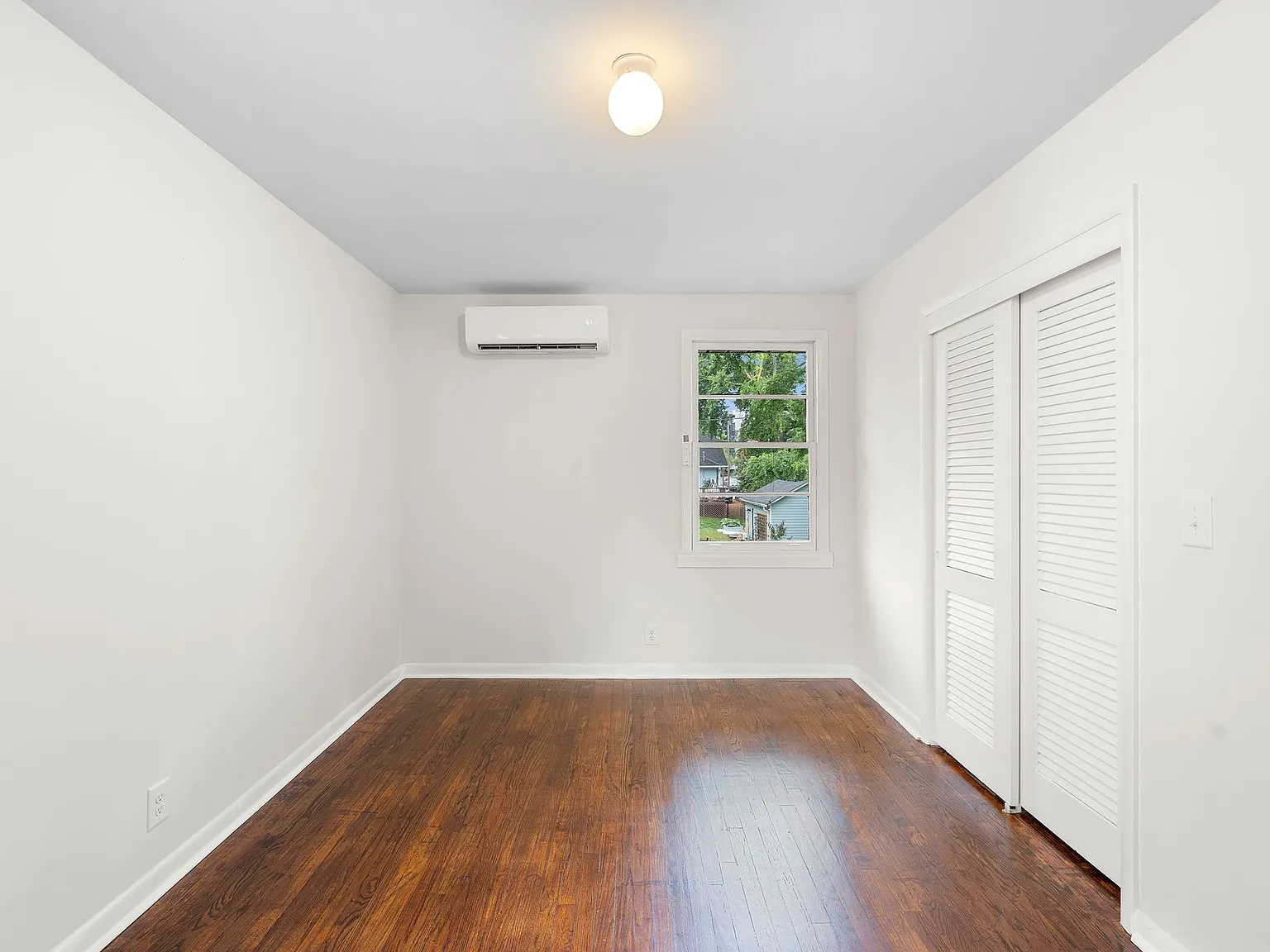 1036 Seymour Avenue - B — Photo 3