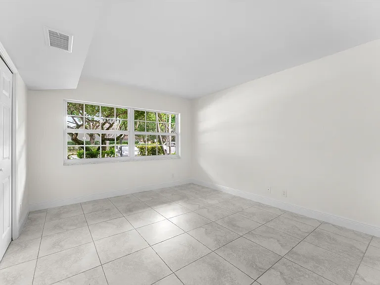 4240 Oaks Ter #103 — Photo 23