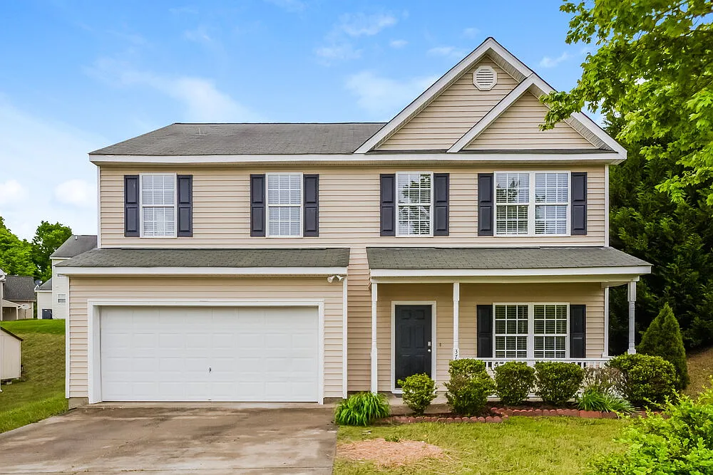 4 bed, 2.5 bath, 2241 sqft, $2,160 — Photo 1