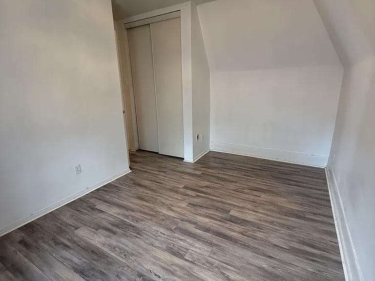 457 Somerset St W #3 — Photo 4