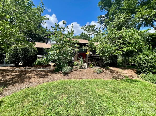 200 Foxlair Ct, Matthews, NC 28105