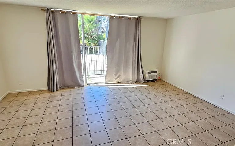 206 N Park View St #104 — Photo 12