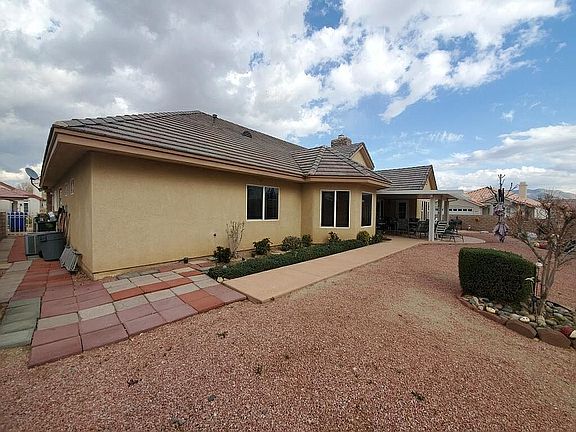 3rd image of 11400 Country Club Dr