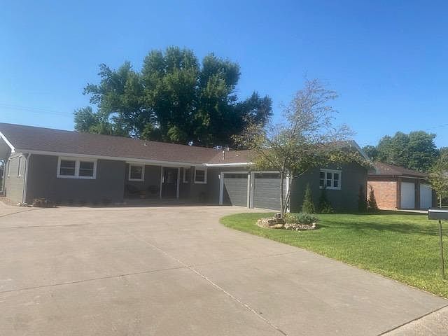 1st image of 330 Lilac Dr