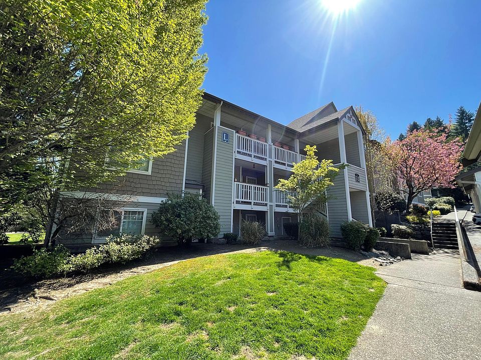 Picture of building. Our unit is on second floor, up a short flight of stairs.