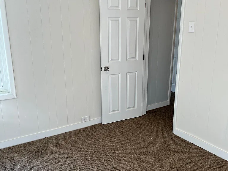 568 E Herman St — Photo 16