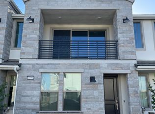 10989 N Honeysuckle Dr, Fresno, CA 93730